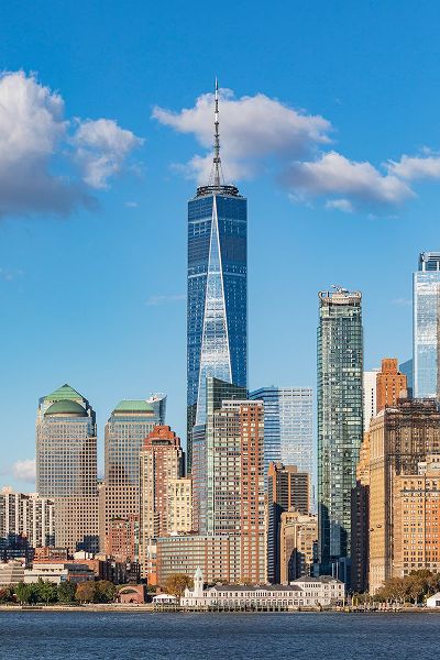 Wilson, Emily M. 아티스트의 Manhattan-New York-USA One World Trade Center and the Lower Manhattan skyline작품입니다.